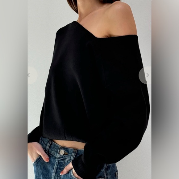 Line & Dot FAVORITE OFF SHOULDER SWEATER - Picture 2 of 11